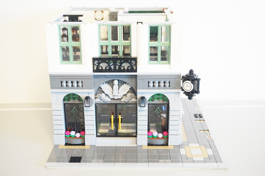 レゴ銀行2階外観