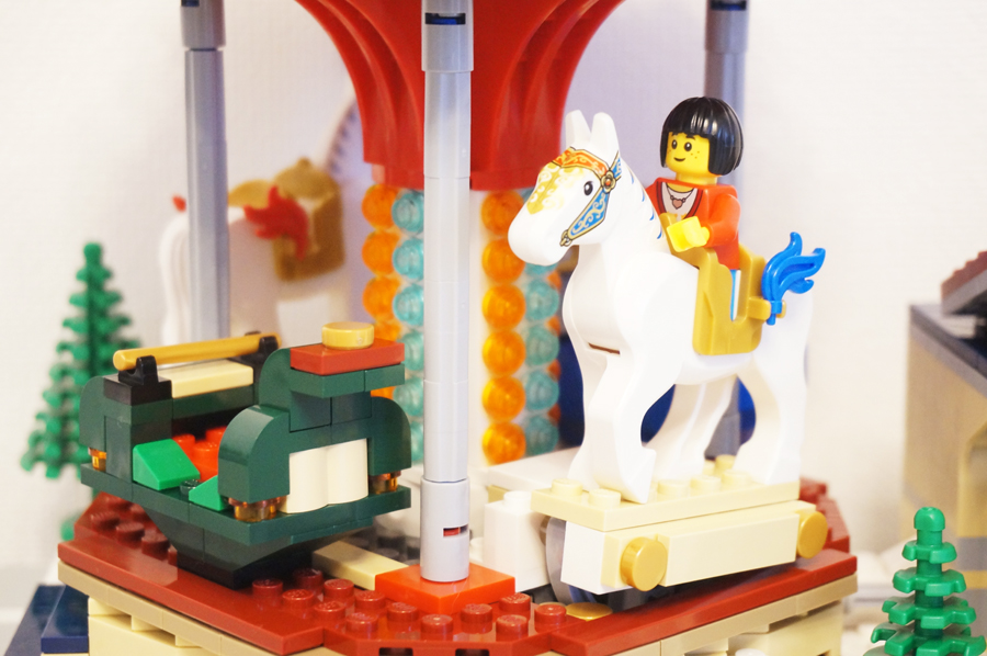 LEGO10235 ウインターヴィレッジマーケットのメリーゴーランド
